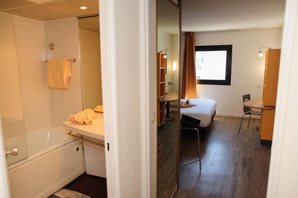 5 Minutes Du Zenith - Studio Chic Pantin Bagian luar foto